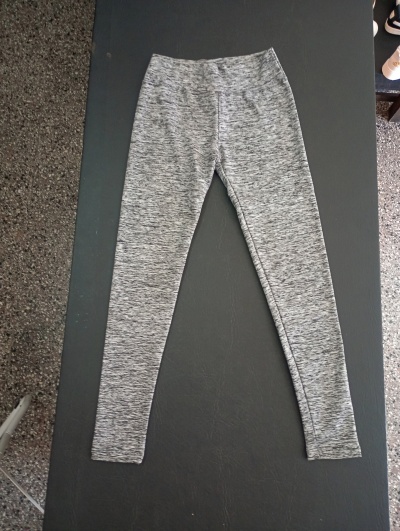 Gris / Negro - Calza de Licra Frisada Infantil