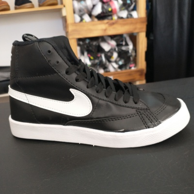 Negro / Blanco - Botitas Nike Blazer Mid