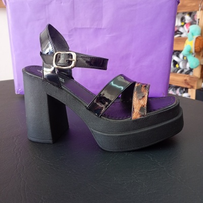 Sandalias con Taco Artículo Kitty