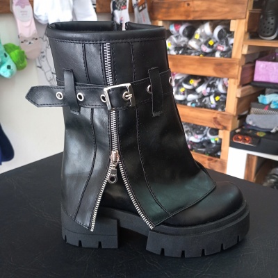 Borcegos Artículo Lola